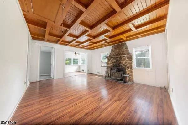 2 Seminole Trl, Jefferson Twp., NJ 07438