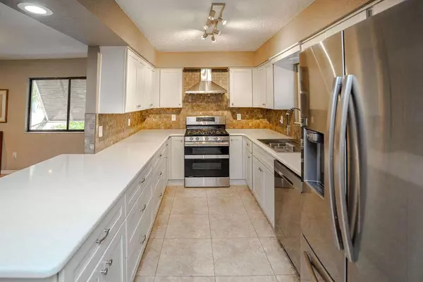 3787 Sawgrass DR, Titusville, FL 32780