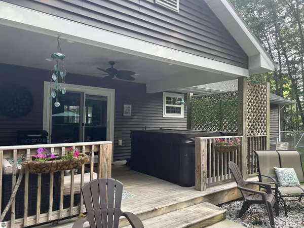 299 Woodsedge Drive, Fife Lake, MI 49633