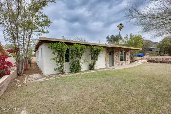 1446 E SUNNYSLOPE Lane, Phoenix, AZ 85020