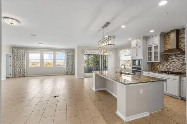 2392 PANORAMIC CIR, Apopka, FL 32703