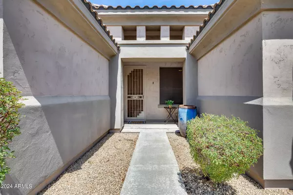 2465 N RAVEN Circle, Mesa, AZ 85207