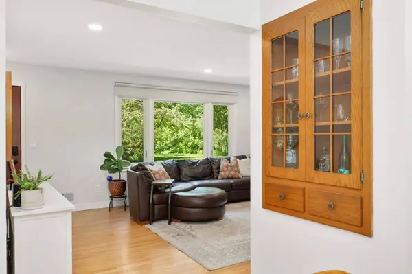 2966 Mildred DR, Roseville, MN 55113