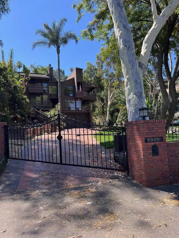 9909 Lemon Ave, La Mesa, CA 91941