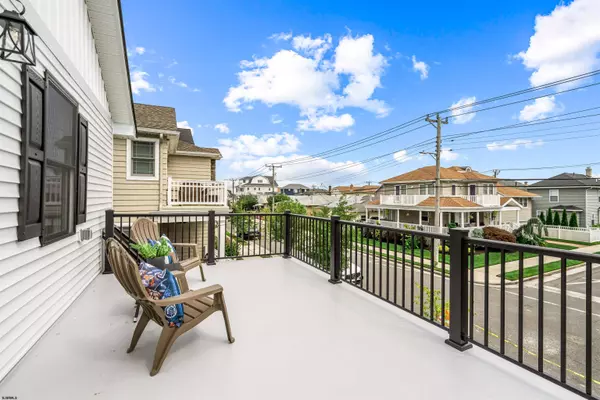 18 N Fredericksburg Ave, Margate, NJ 08402