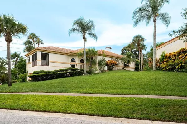 3787 Sawgrass DR, Titusville, FL 32780