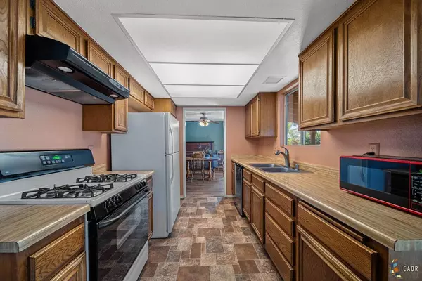 2131 W Holt Ave, El Centro, CA 92243