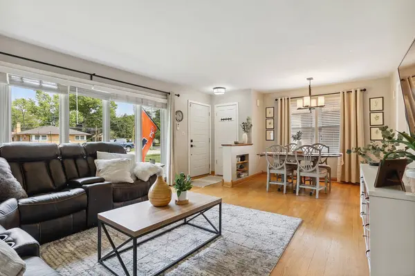 904 Wesley DR, Park Ridge, IL 60068