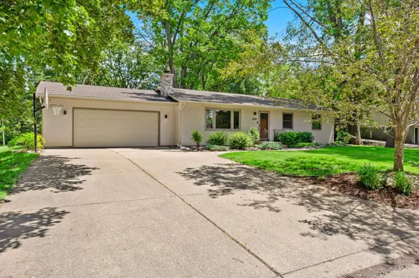 2966 Mildred DR, Roseville, MN 55113