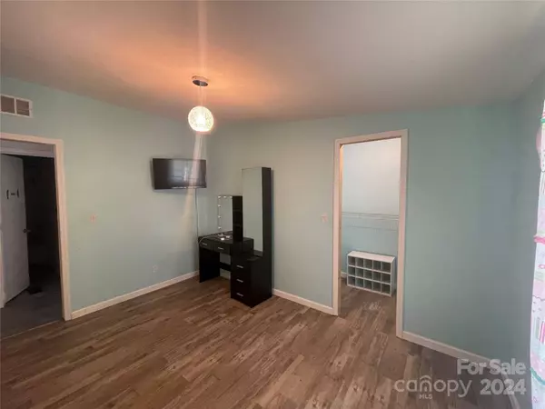 841 Hickory Airport RD, Hickory, NC 28601