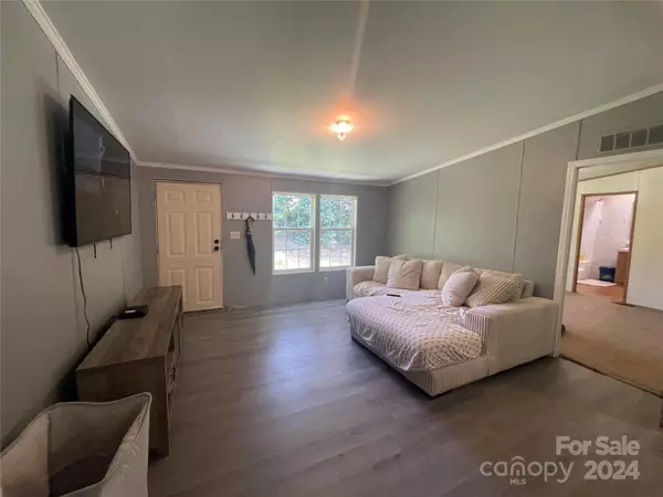 841 Hickory Airport RD, Hickory, NC 28601