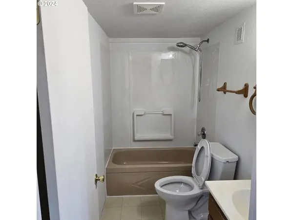 7080 THURSTON RD #21, Springfield, OR 97478