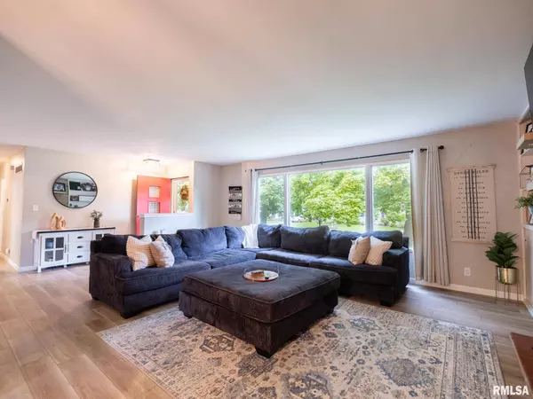 503 WILSHIRE DR, Washington, IL 61571