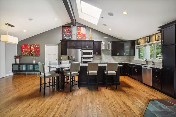 4135 Timberlane DR, Northbrook, IL 60062