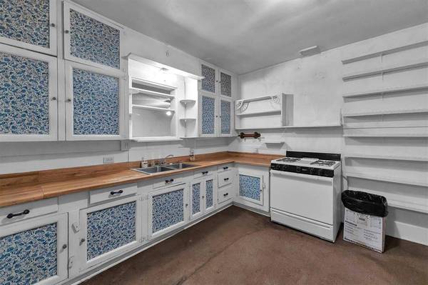 2754 Angier RD, Huntsville, TX 77340