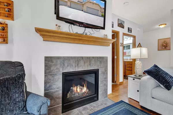 941 Autumn Ridge Ln, Hartford, WI 53027