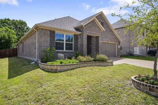1303 Rosler Street, Mansfield, TX 76063