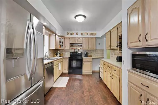 523 WARREN Avenue, Flushing, MI 48433