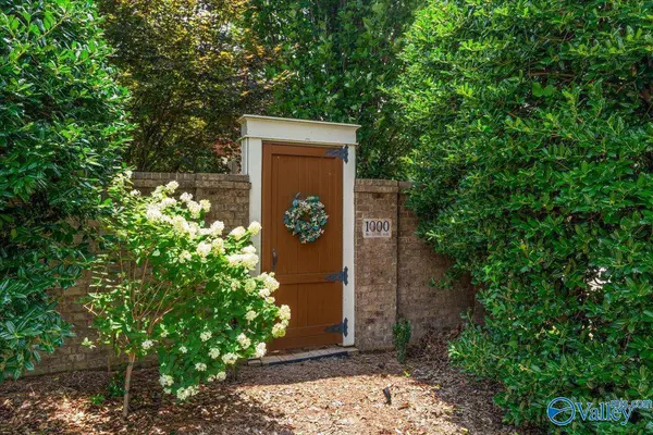 1000 Mcclung Avenue SE, Huntsville, AL 35801