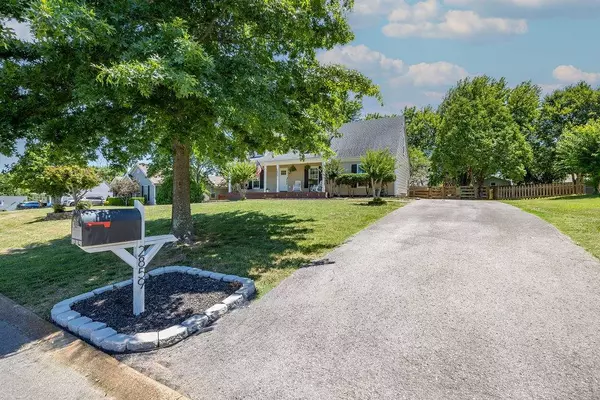 2859 Maple Cir, Thompsons Station, TN 37179