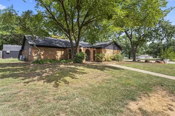 1015 Walnut Place, Mansfield, TX 76063