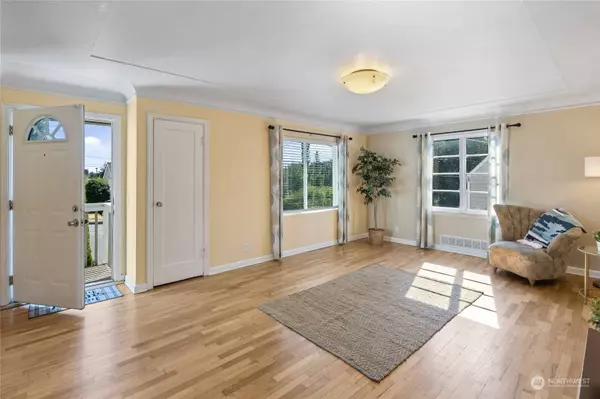 2118 11th ST, Bremerton, WA 98312