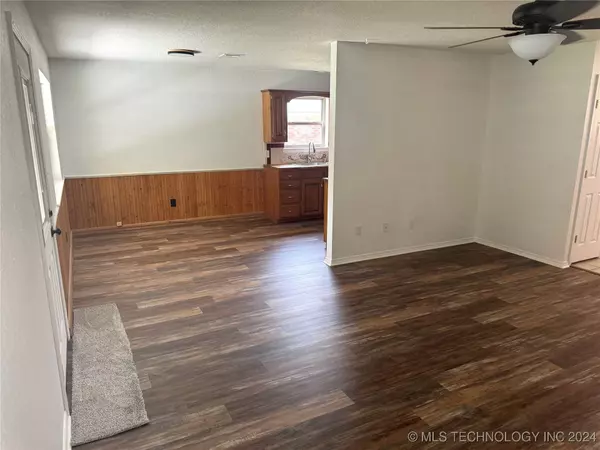 905 Rogers AVE, Madill, OK 73446