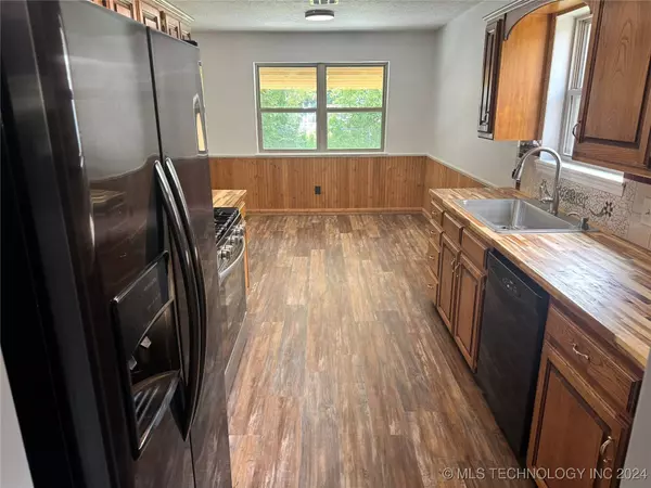 905 Rogers AVE, Madill, OK 73446