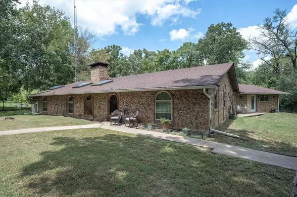 19207 County Road 447, Van, TX 75790
