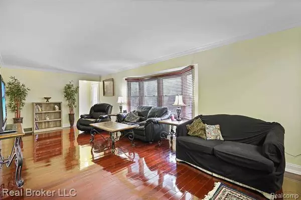 523 WARREN Avenue, Flushing, MI 48433