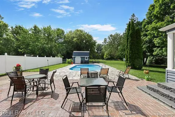 523 WARREN Avenue, Flushing, MI 48433