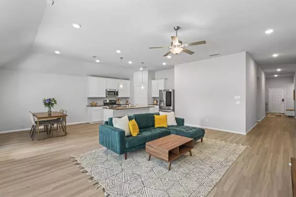 1303 Rosler Street, Mansfield, TX 76063