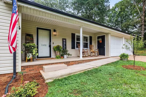 1602 26th ST NE, Hickory, NC 28601