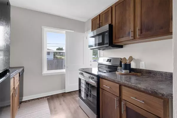 1049 Staub CT NE, Cedar Rapids, IA 52402