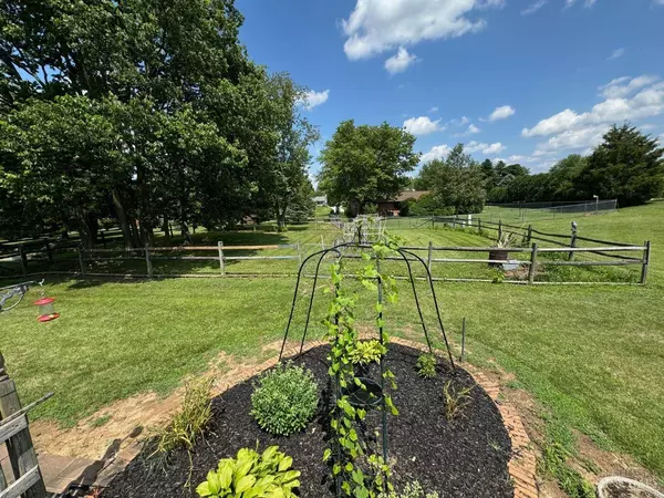 192 Battle Dr, Eaton, OH 45320