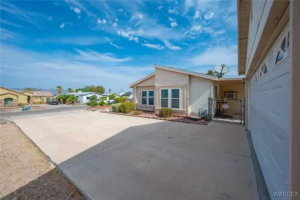 5748 S Iroquois LOOP, Fort Mohave, AZ 86426