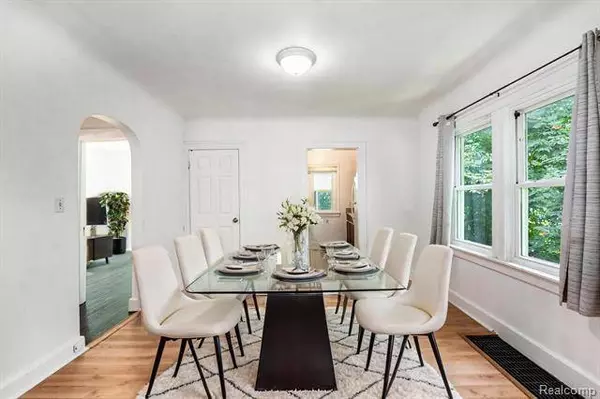 18 EDNA Avenue, Pontiac, MI 48341