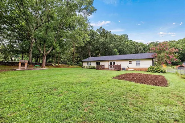 1602 26th ST NE, Hickory, NC 28601