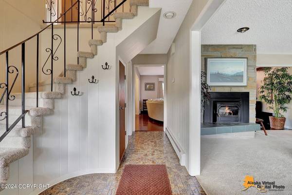 2526 Arlington DR, Anchorage, AK 99517