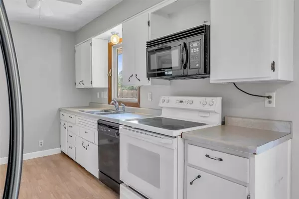 98 33rd, Cedar Rapids, IA 52404