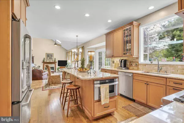 16 REGENCY DR, Voorhees, NJ 08043