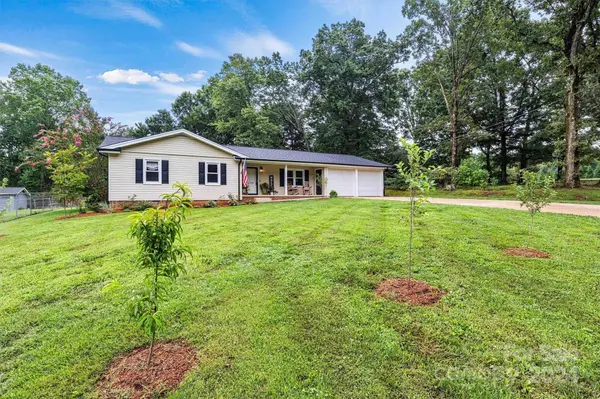 1602 26th ST NE, Hickory, NC 28601