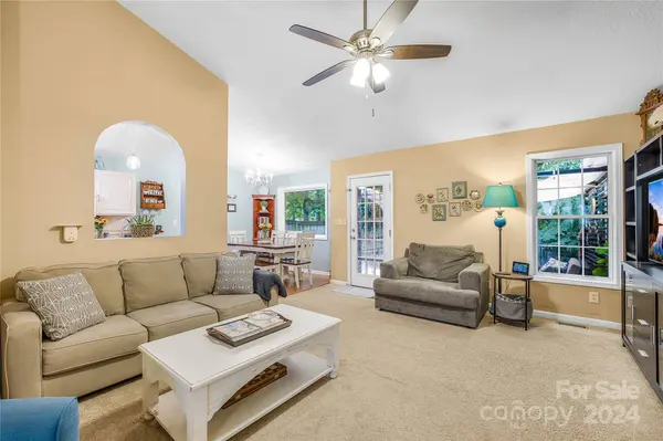 527 Mountview DR, Mocksville, NC 27028