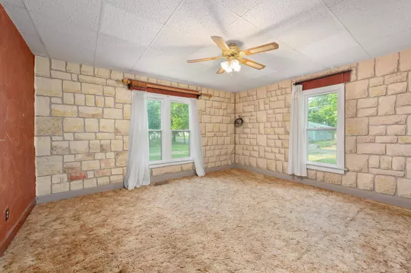 206 S Birch St, Hillsboro, KS 67063