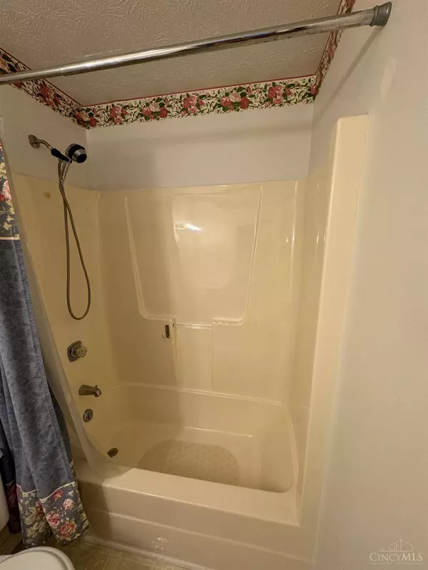 192 Battle Dr, Eaton, OH 45320