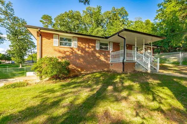 6 Warren Ln, Rossville, GA 30741