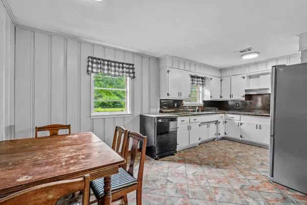 3690 Sharon Rd, Laurel, MS 39443