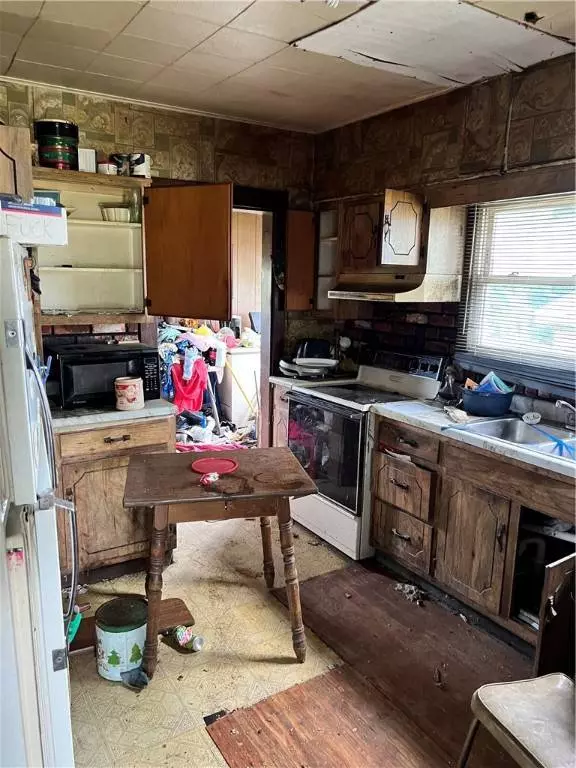 612 State Route 31, Ruffs Dale, PA 15679