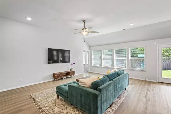 1303 Rosler Street, Mansfield, TX 76063