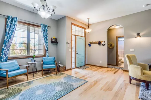 2501 N Fairway Cir, Derby, KS 67037